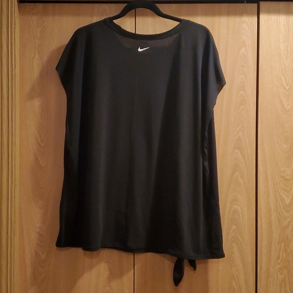 NWOT - Nike Sleeveless Workout Top - Picture 2 of 3